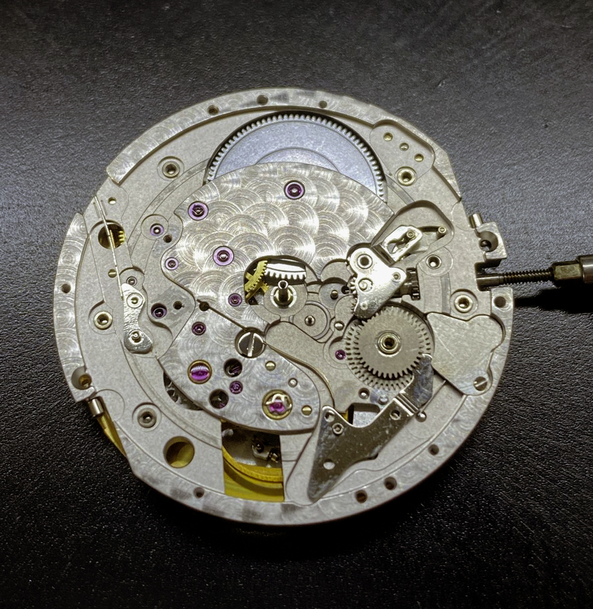 Photo d'un mouvement assemble